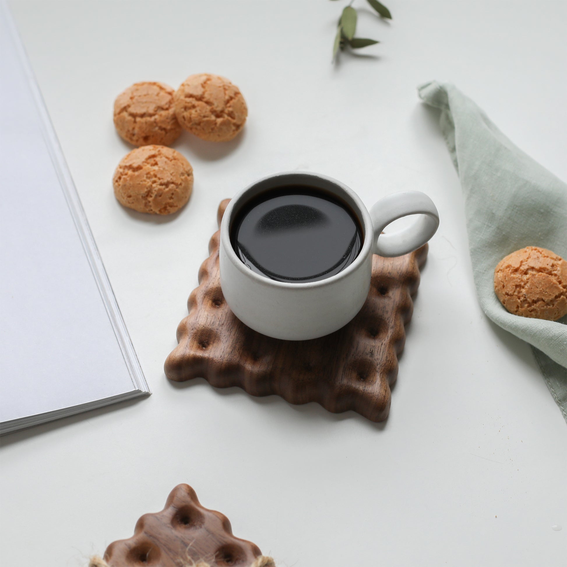 Wooden Cookie Coaster Set — Unique and Sustainable Gift | Made of Natural Wood - Leafre